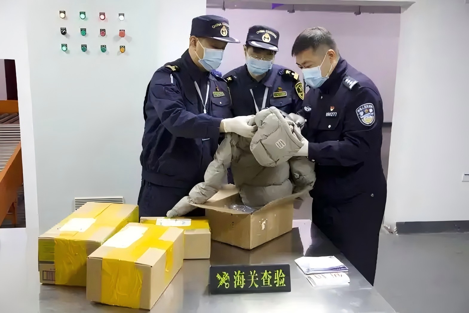 案值超7亿元！大连破获快件渠道走私服装大案
